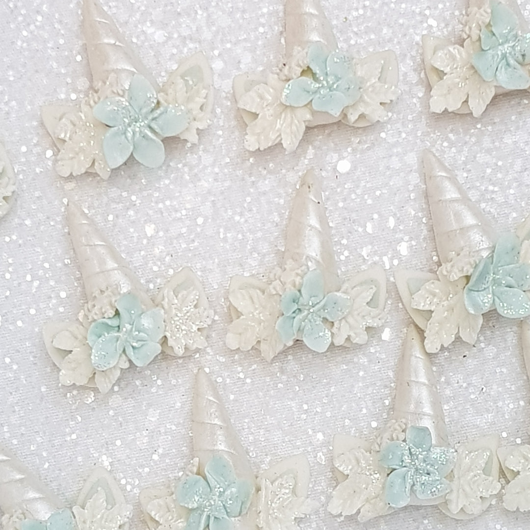 Christmas Unicorn Horn D- Handmade Flatback Clay Bow Centre - Crafty Mood