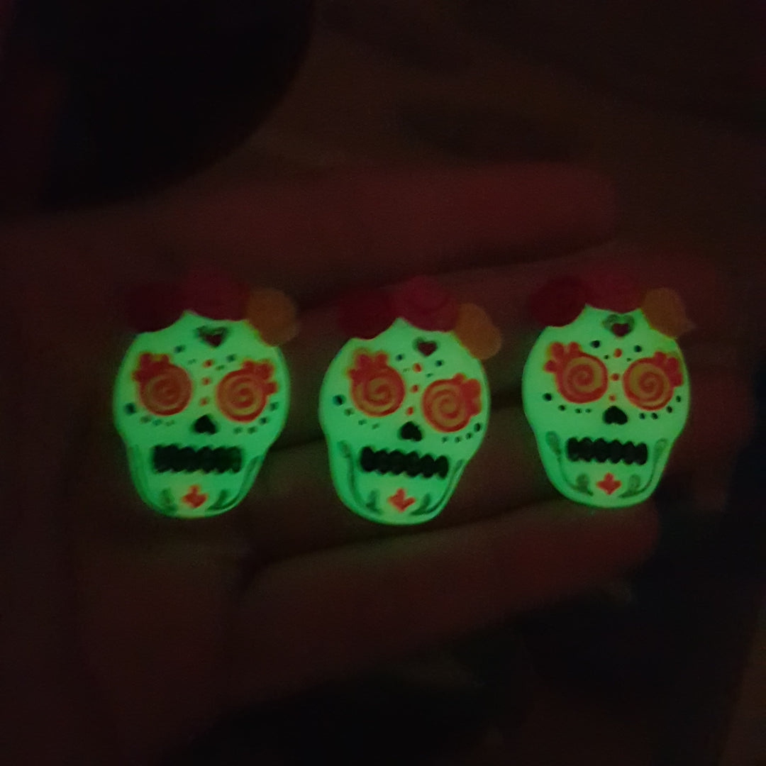 Glow in the Dark Skull - Handmade Flatback Clay Bow Centre