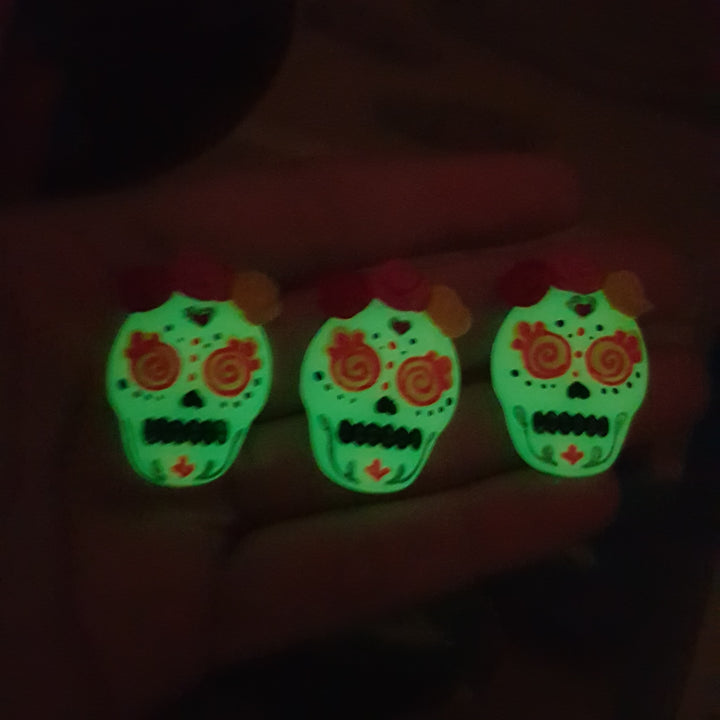Glow in the Dark Skull - Handmade Flatback Clay Bow Centre