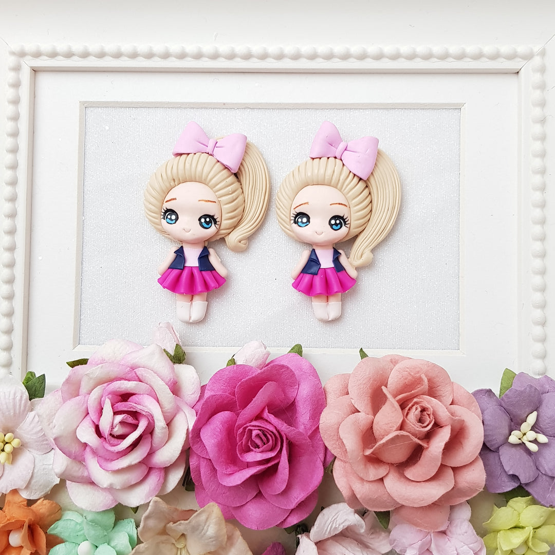 Adorable Singer - Handmade Flatback Clay Bow Centre