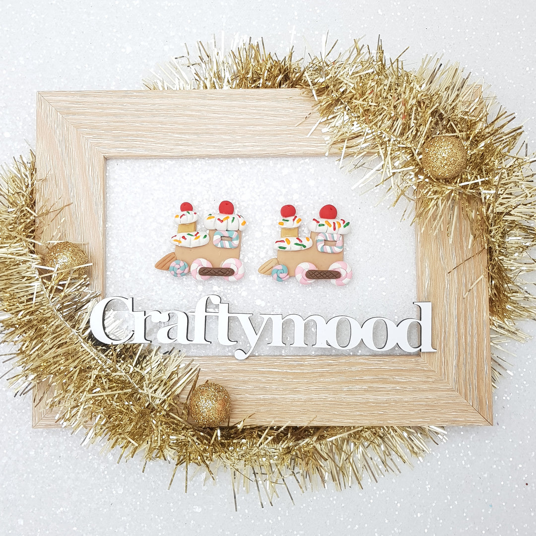 Gingerbread train- Embellishment Clay Bow Centre