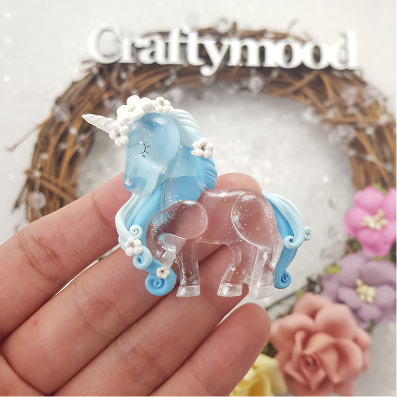 MAX 6 EACH PERSON Transparent unicorn white blue - Embellishment Clay Bow Centre