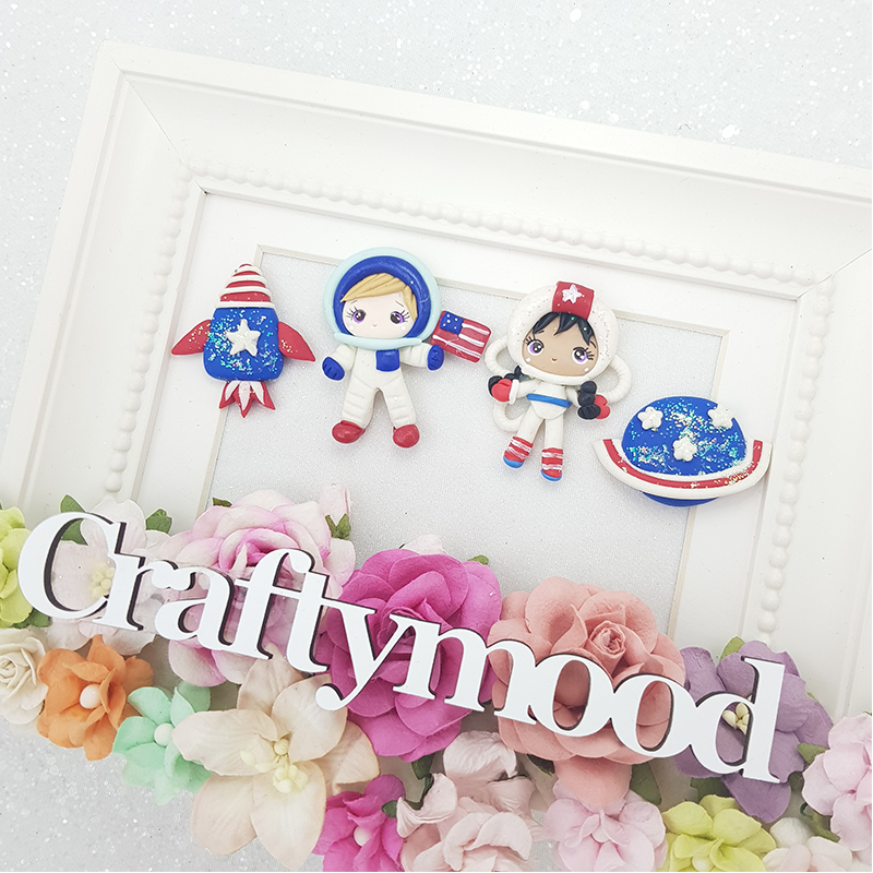 The astronauts friends - Handmade Flatback Clay Bow Centre