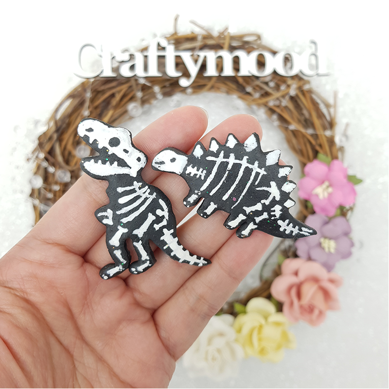 Skull dinosaur fossil - Embellishment Clay Bow Centre