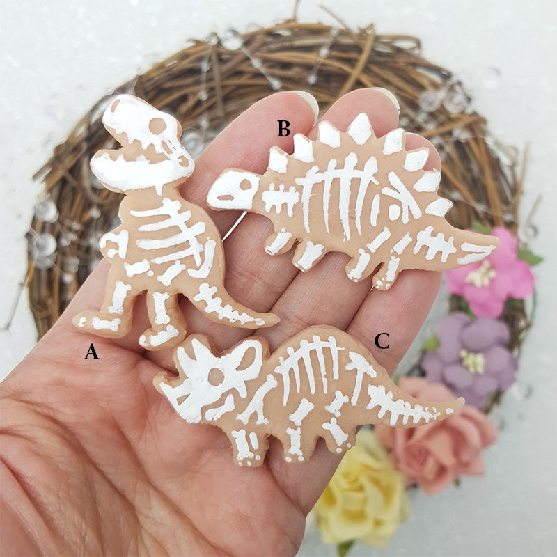 Brown skull dino fossil - Embellishment Clay Bow Centre