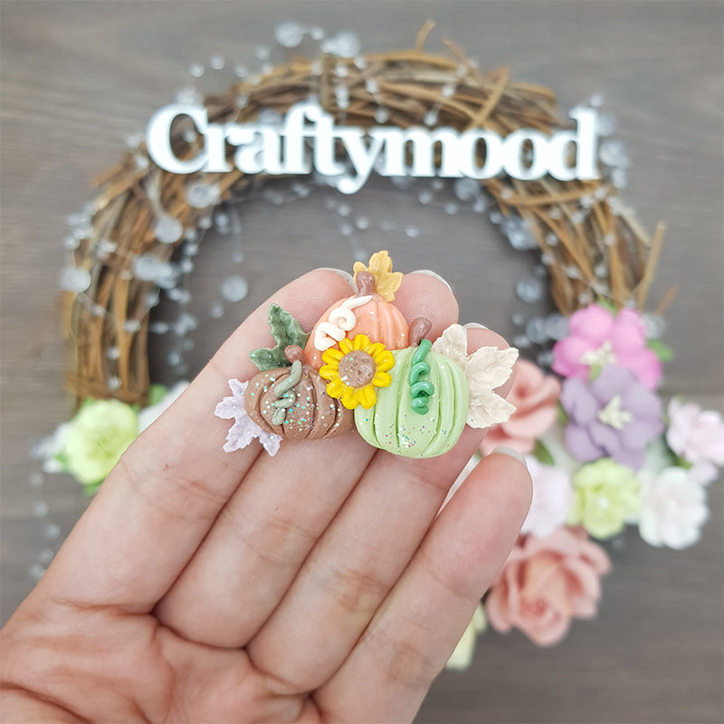 Autumn pumpkins - Embellishment Clay Bow Centre
