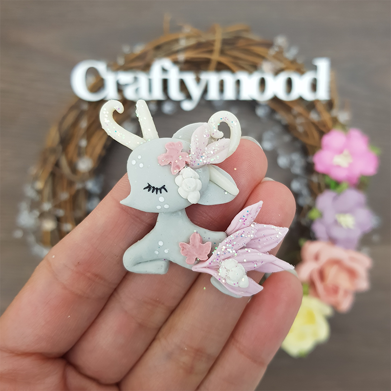 Sleepy winter reindeer - Handmade Flatback Clay Bow Centre