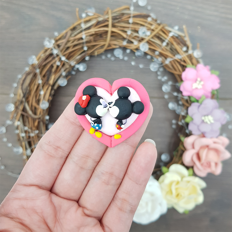 Adorable mouse kiss cameo - Embellishment Clay Bow Centre