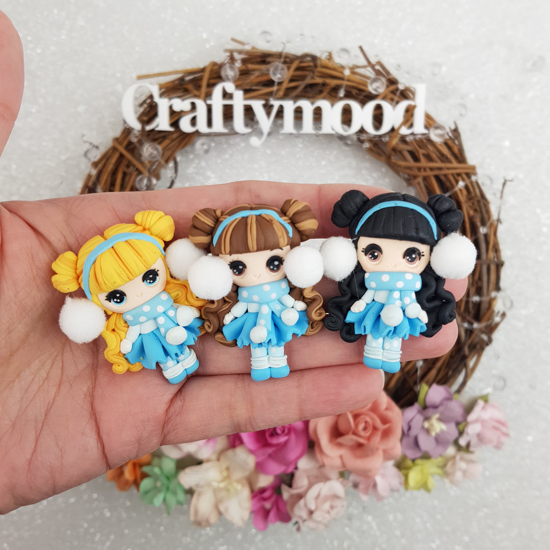 Max 4 per person Winter girl pom pom blue - Embellishment Clay Bow Centre