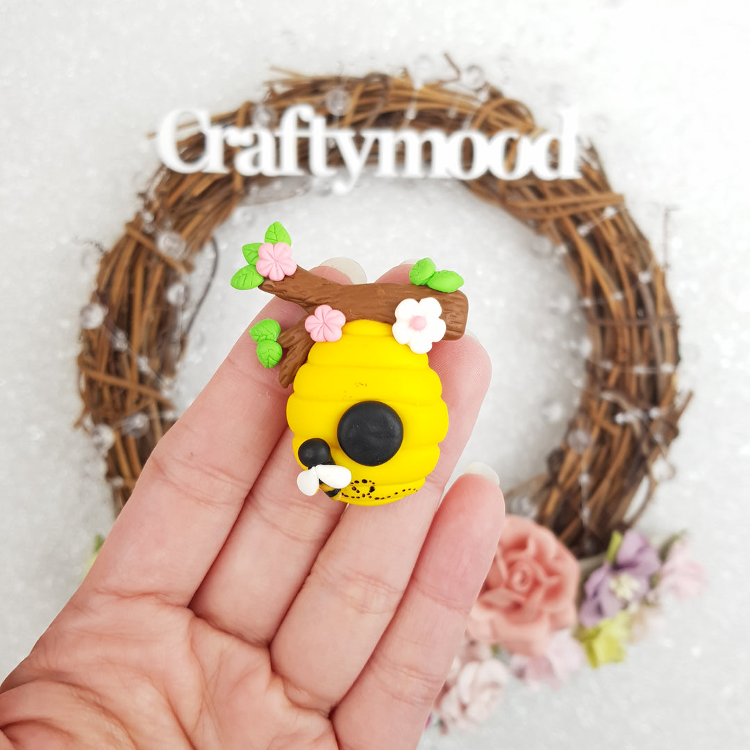 Bee hive - Embellishment Clay Bow Centre