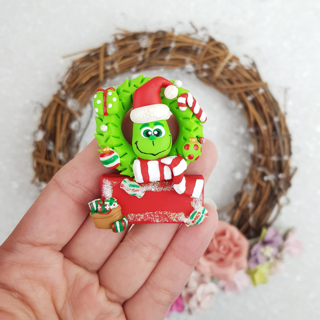 Name plate Christmas green monster - Embellishment Clay Bow Centre