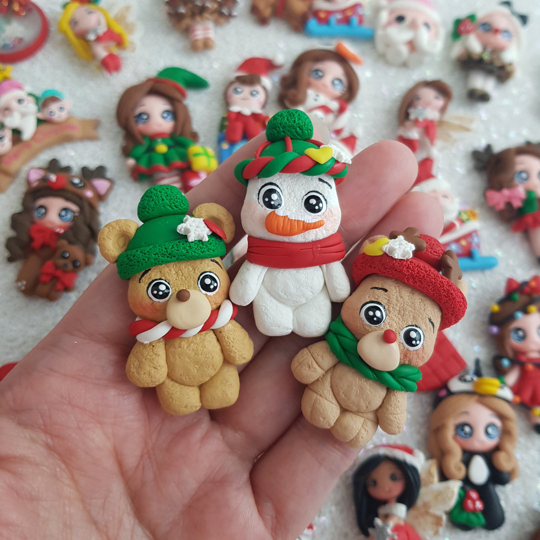 Cute Christmas bear - Handmade Flatback Clay Bow Centre