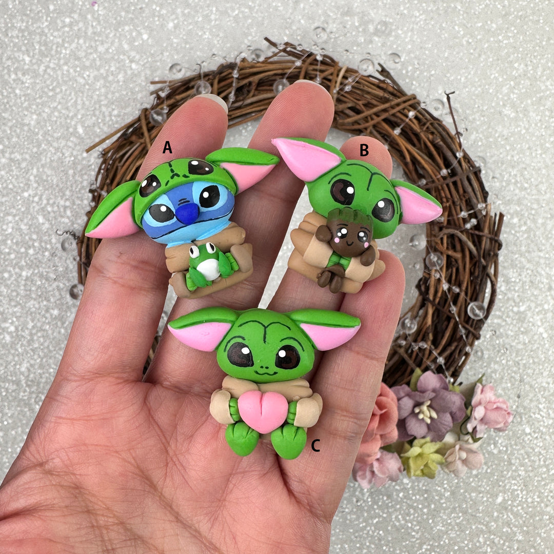 Green alien monster - Embellishment Clay Bow Centre