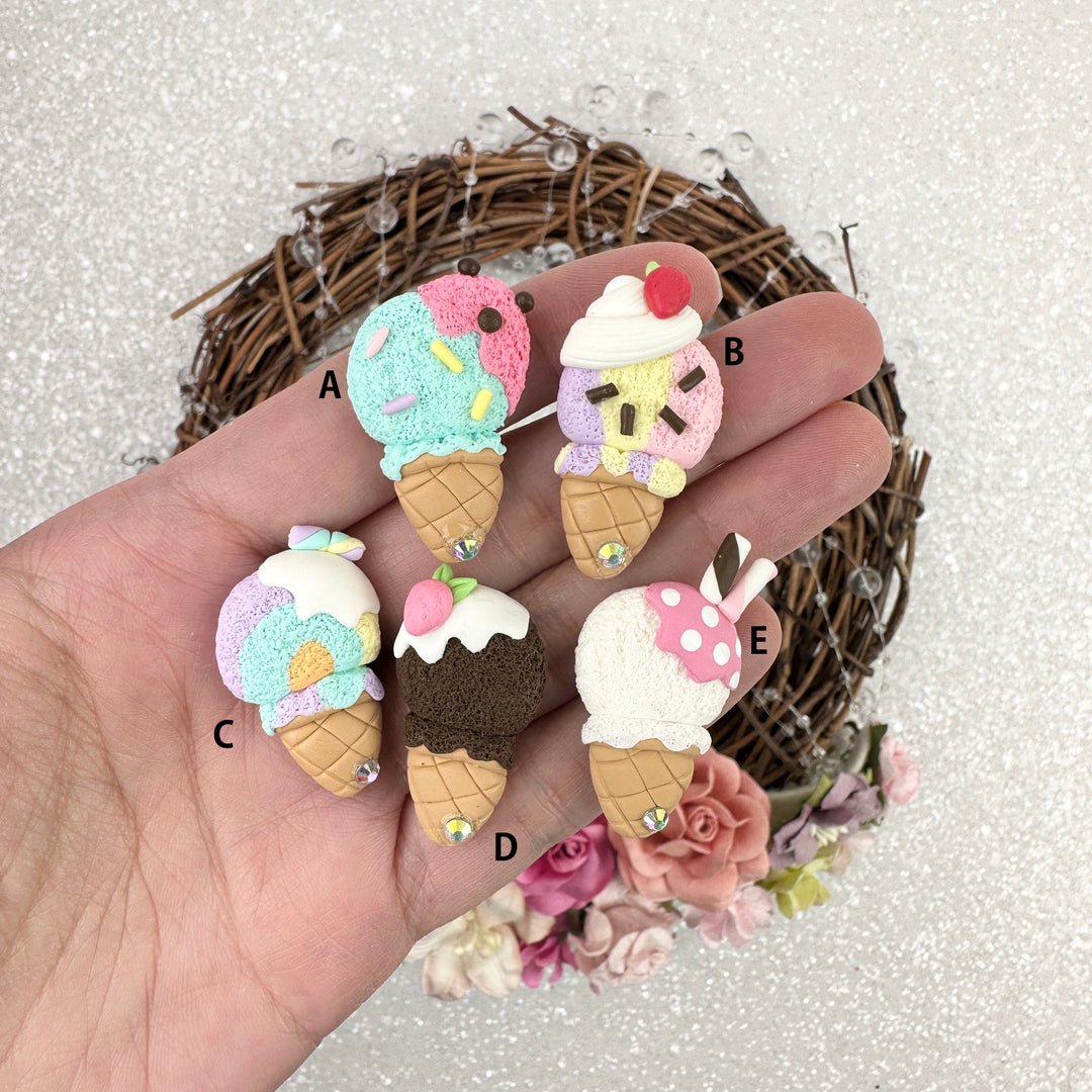 Summer ice cream - Embellishment Clay Bow Centre