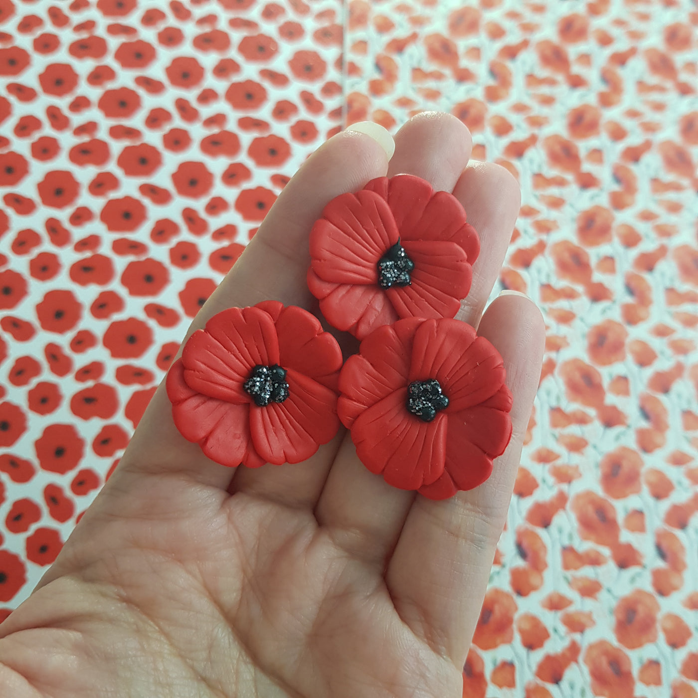 Red poppy - Embellishment Clay Bow Centre