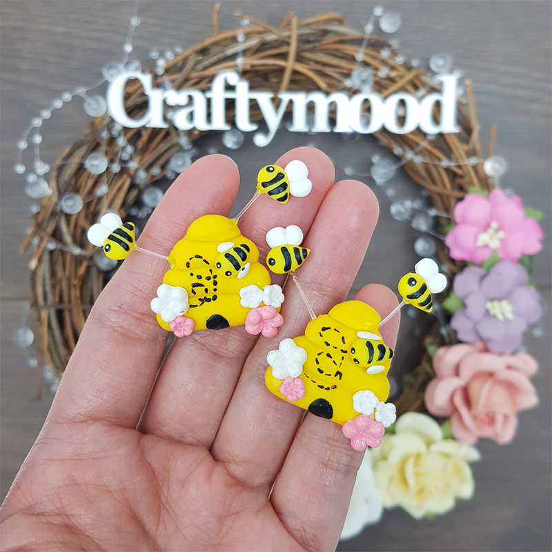 Bee hive - Handmade Flatback Clay Bow Centre