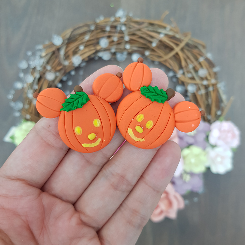 Pumpkin mouse - Handmade Flatback Clay Bow Centre