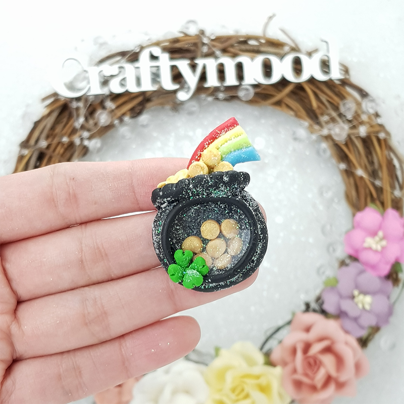 Shaker gold pot - Handmade Flatback Clay Bow Centre