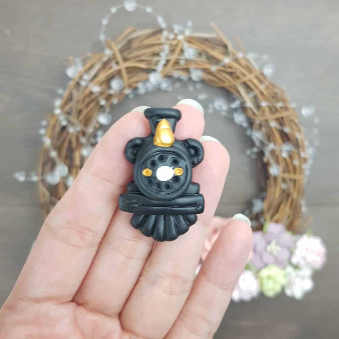 Black train - Handmade Flatback Clay Bow Centre