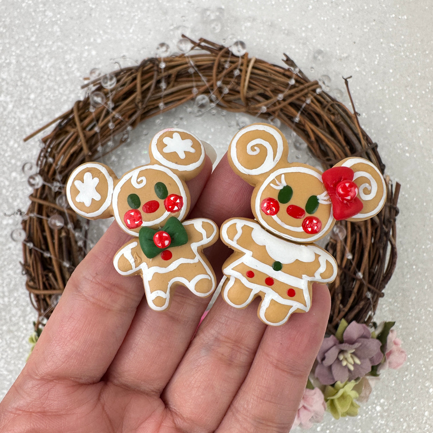 Gingerbread mouse Christmas - Embellishment Clay Bow Centre