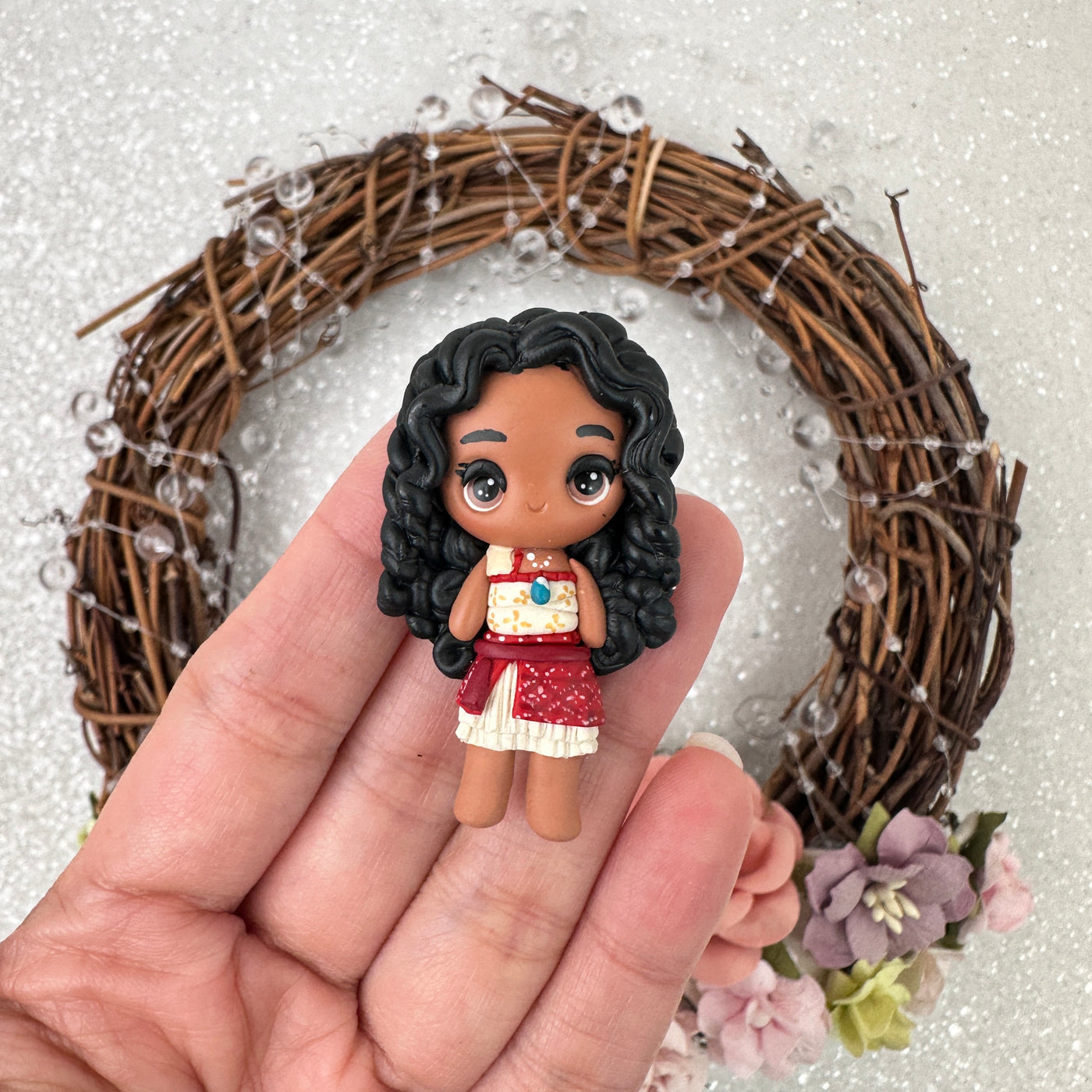 Island girl wavy hair - Embellishment Clay Bow Centre