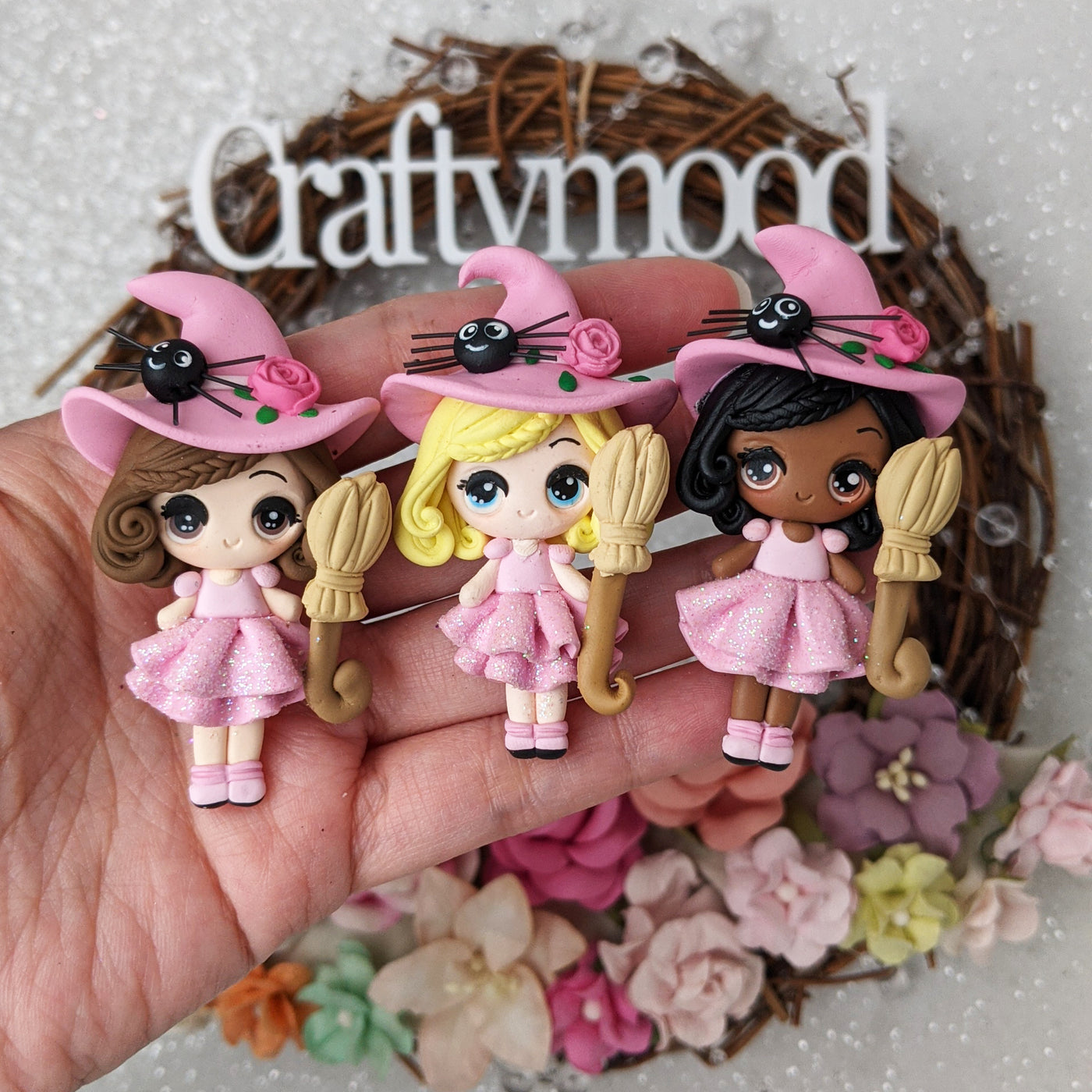 Pink hat witch and spider - Embellishment Clay Bow Centre