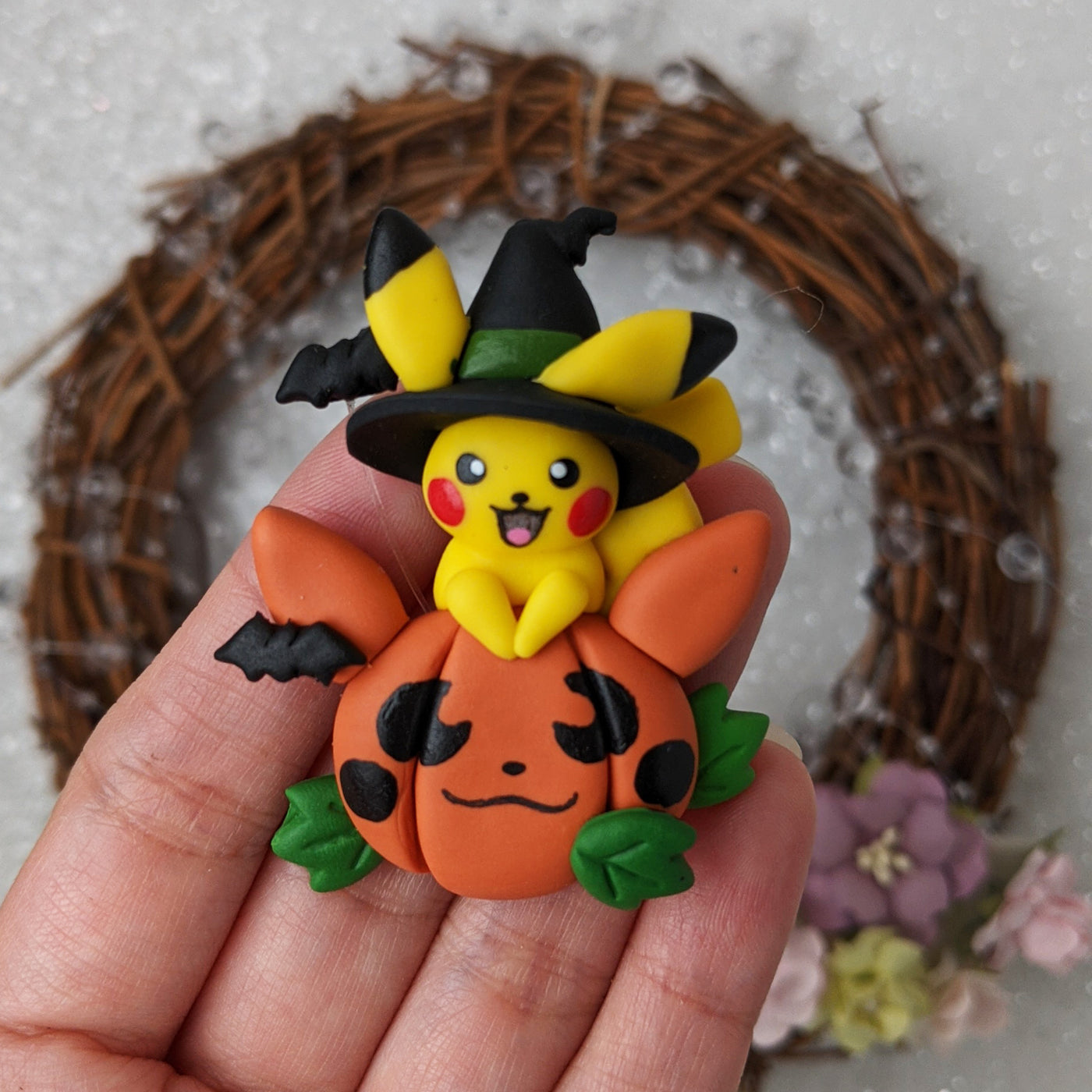 Yellow monster and Halloween pumpkin - Embellishment Clay Bow Centre