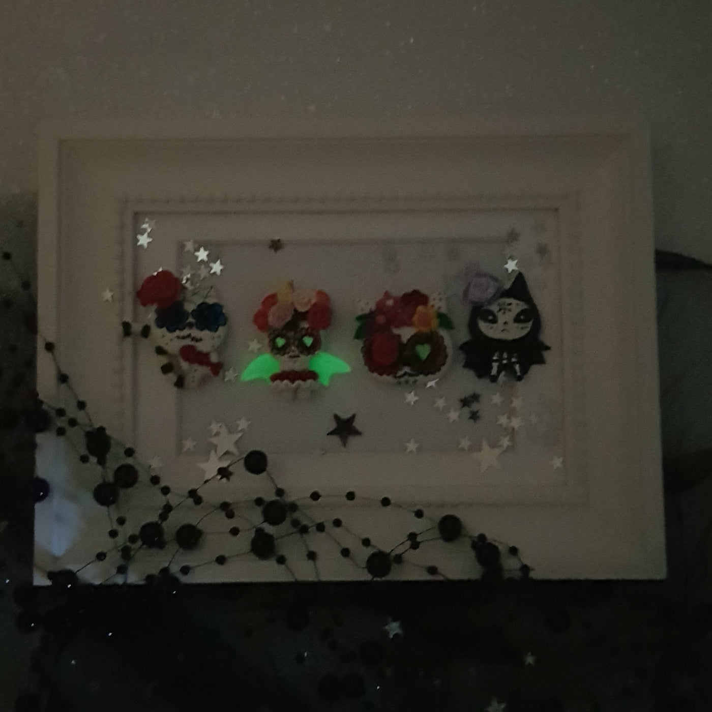 Halloween Skull Gang - Glow in the dark - Embellishment Clay Bow Centre
