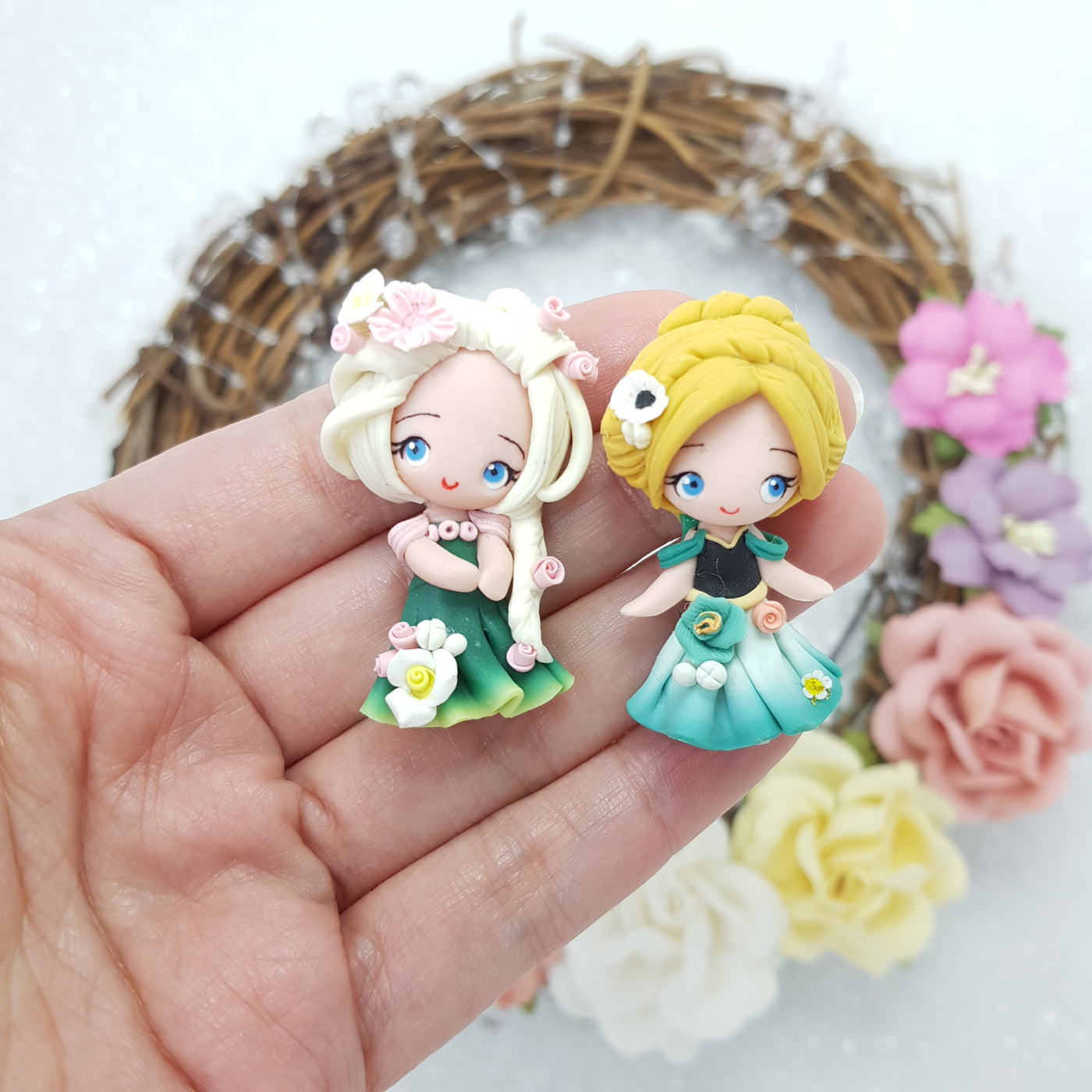 LIMITED ! SET of 2 winter princess girls - Embellishment Clay Bow Centre