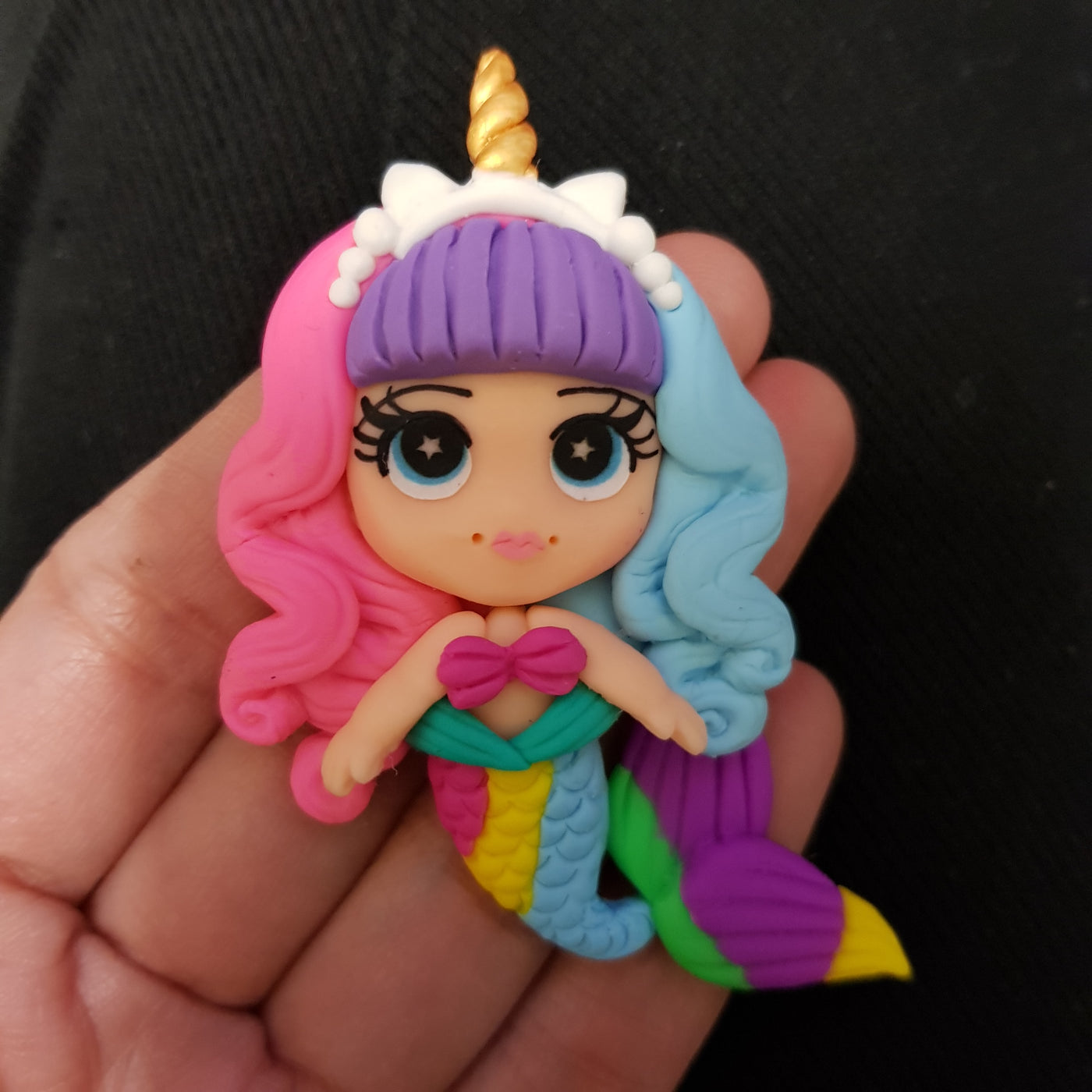 Pout rainbow hair mermaid - Embellishment Clay Bow Centre