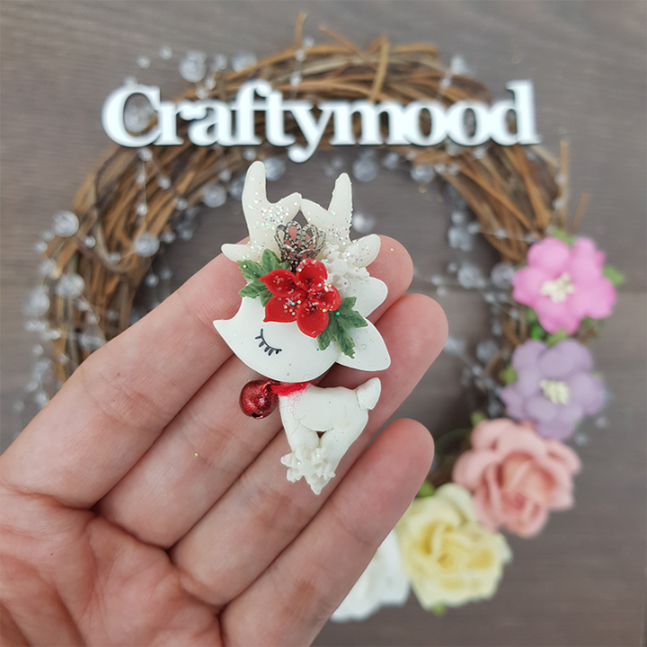 Sleepy Christmas bell reindeer - Handmade Flatback Clay Bow Centre