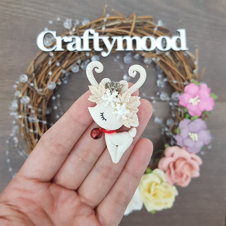 Sleepy Christmas bell reindeer - Handmade Flatback Clay Bow Centre
