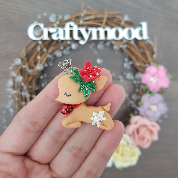 Sleepy Christmas bell reindeer - Handmade Flatback Clay Bow Centre