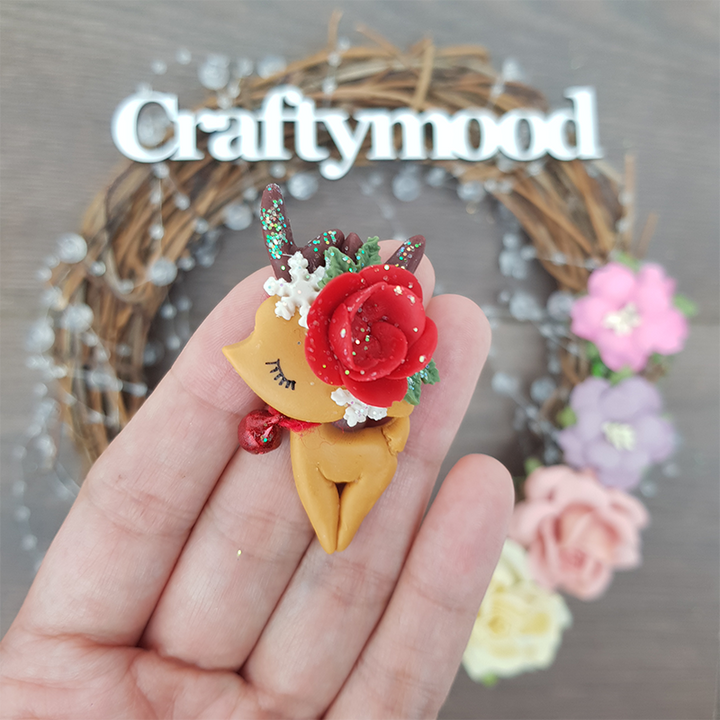 Sleepy Christmas bell reindeer - Handmade Flatback Clay Bow Centre