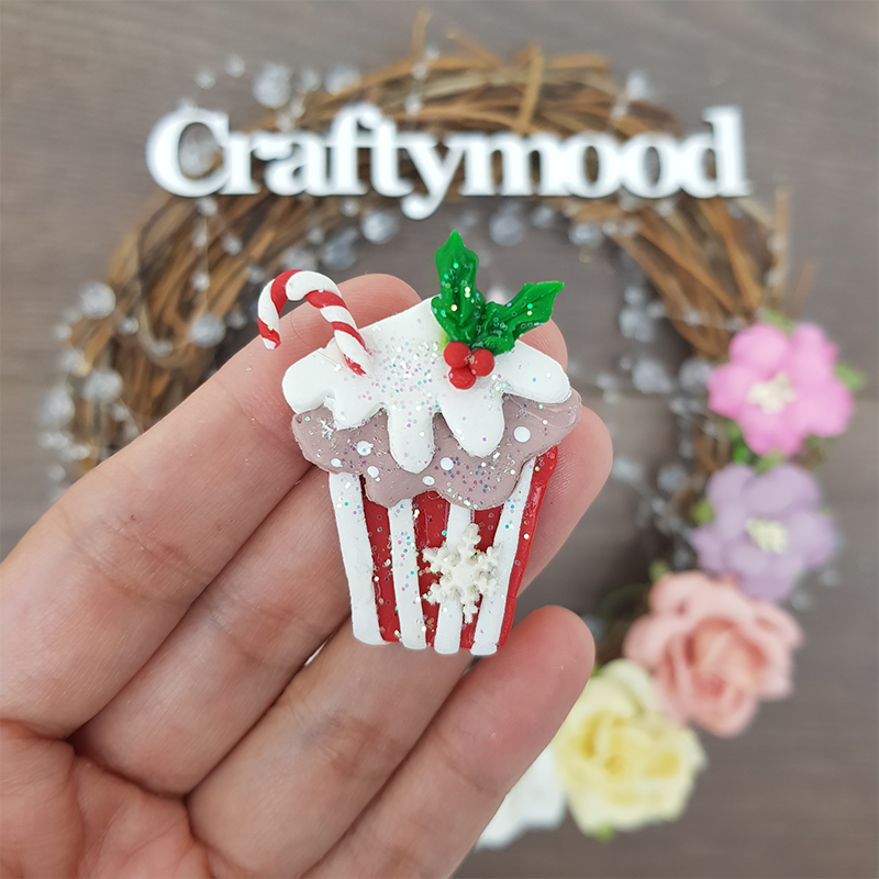 Christmas cup cake - Embellishment Clay Bow Centre