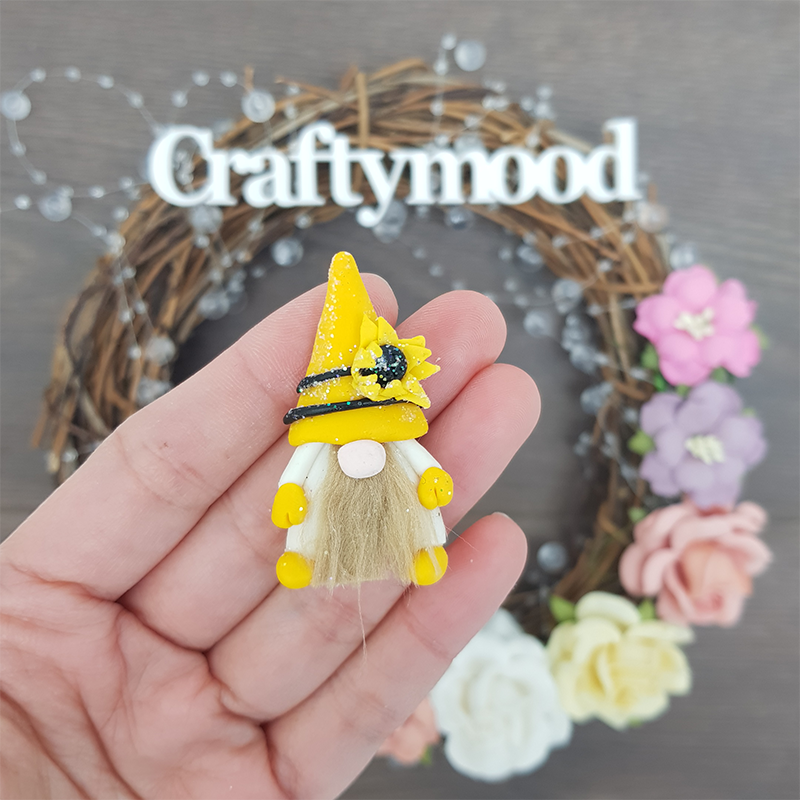 Sunflower gnome - Embellishment Clay Bow Centre