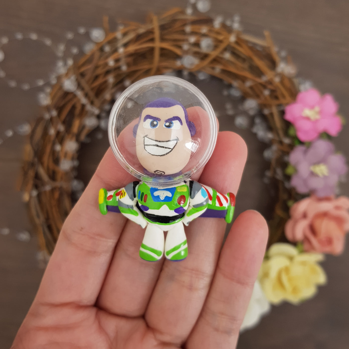 Buzz man - Embellishment Clay Bow Centre