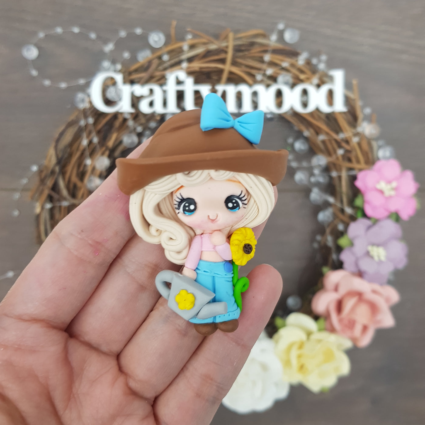 Gardener girl - Handmade Flatback Clay Bow Centre