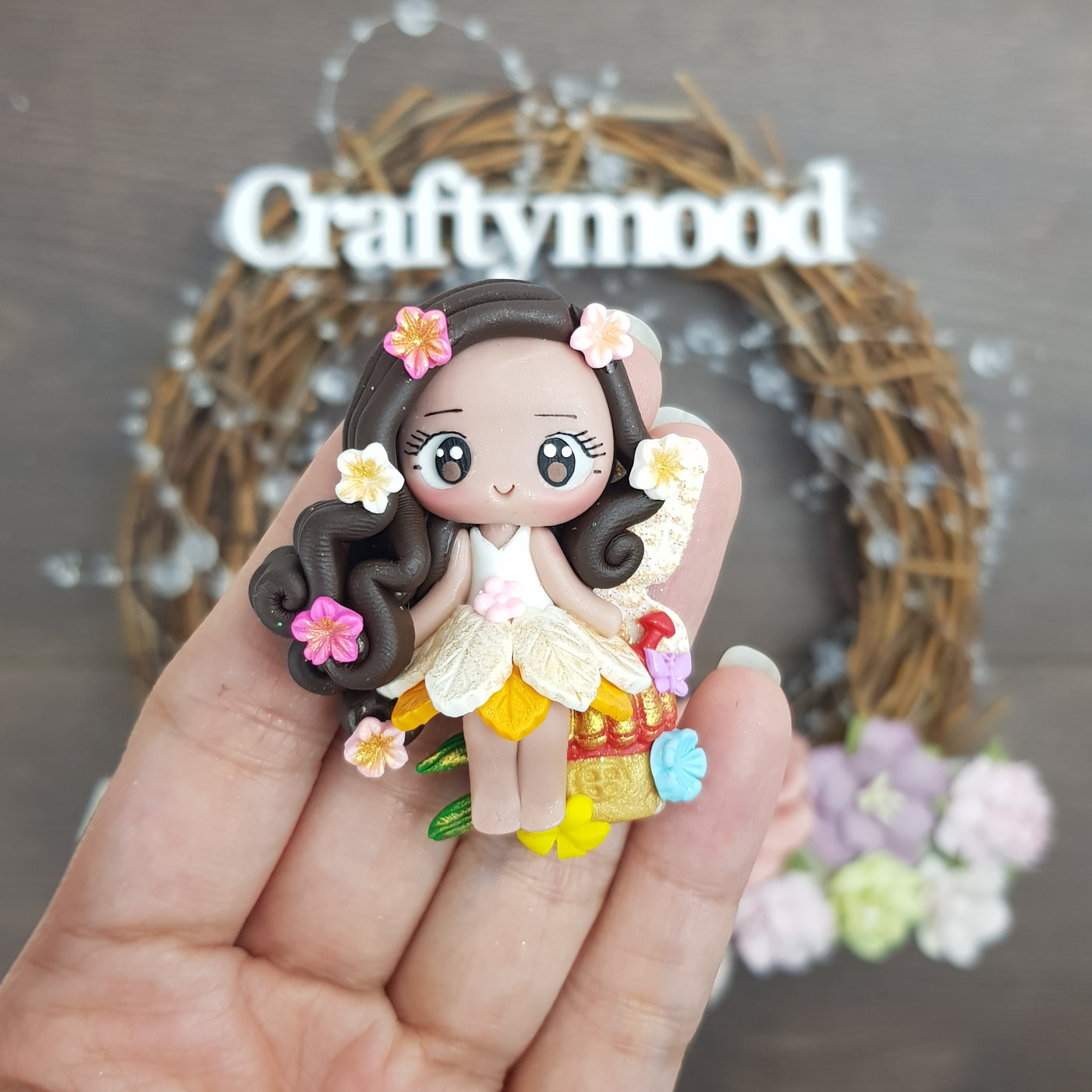 Forest fairy brunette hair - Handmade Flatback Clay Bow Centre