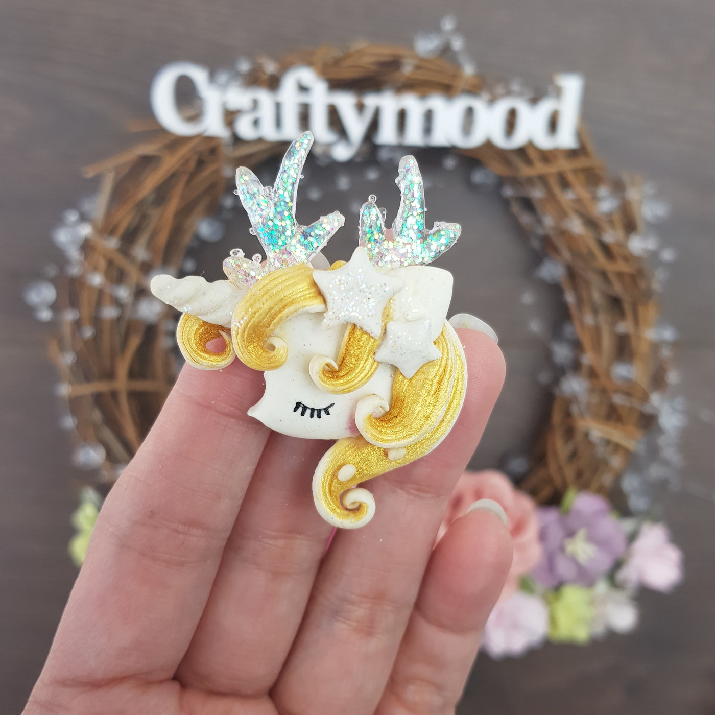 Golden hair with star unicorn head - Handmade Flatback Clay Bow Centre