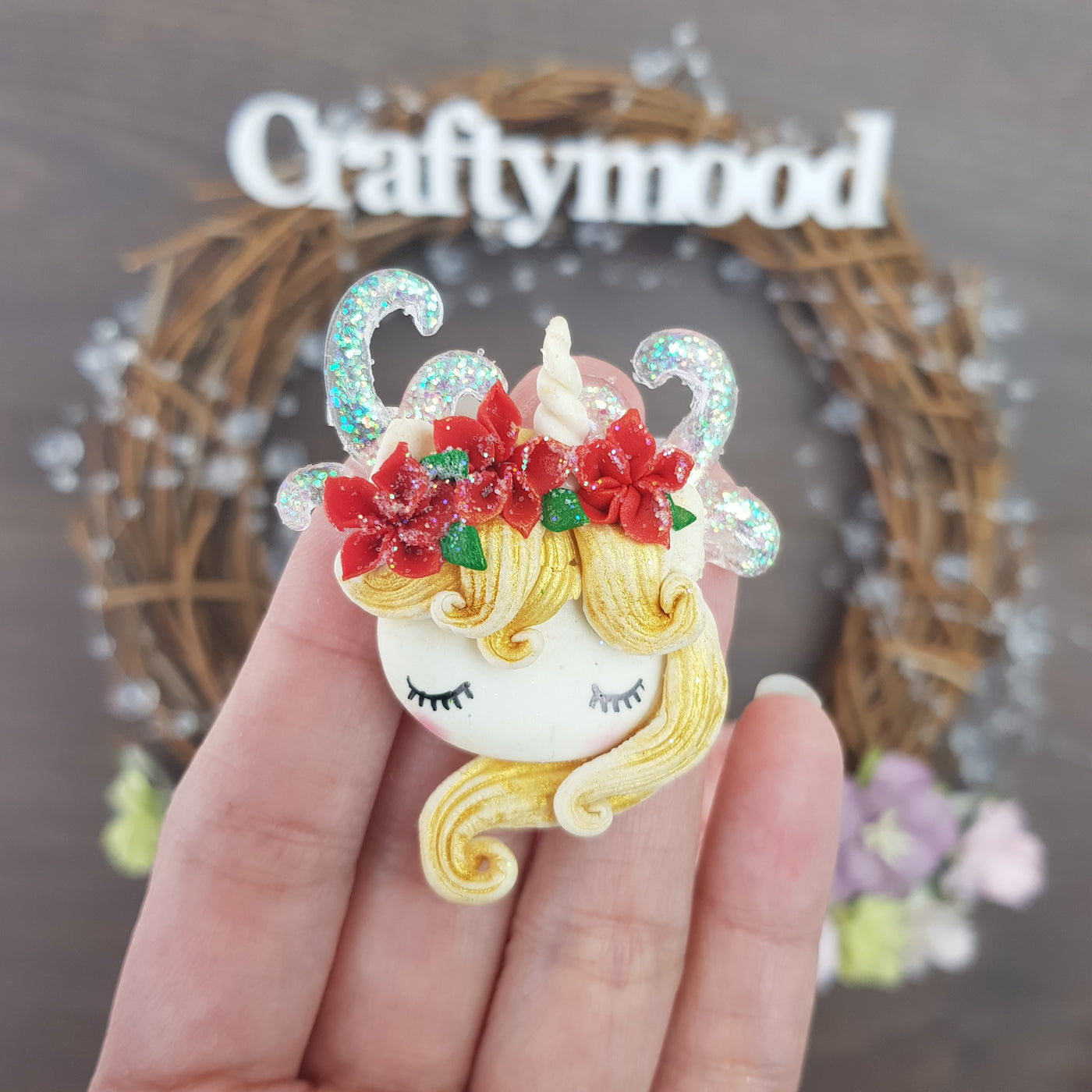 Golden hair unicorn with flowers - Embellishment Clay Bow Centre