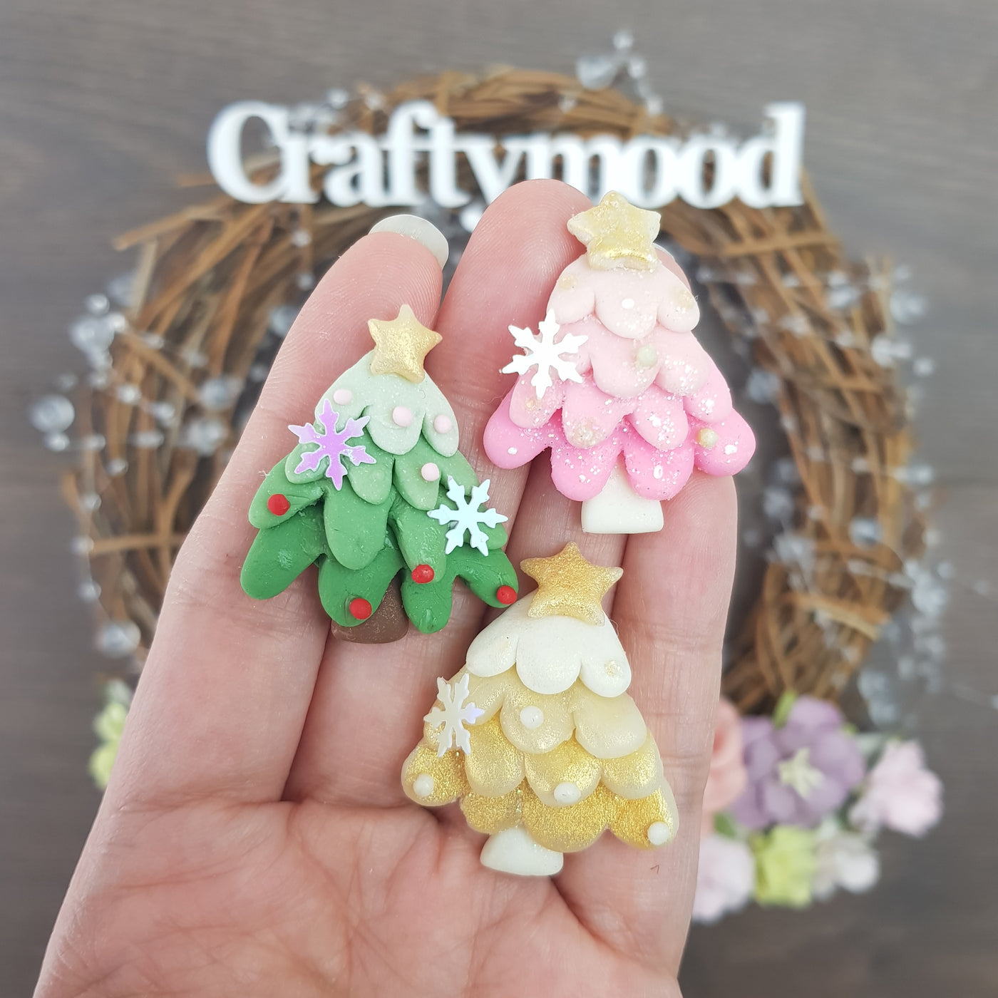 Golden pink green Christmas tree - Embellishment Clay Bow Centre