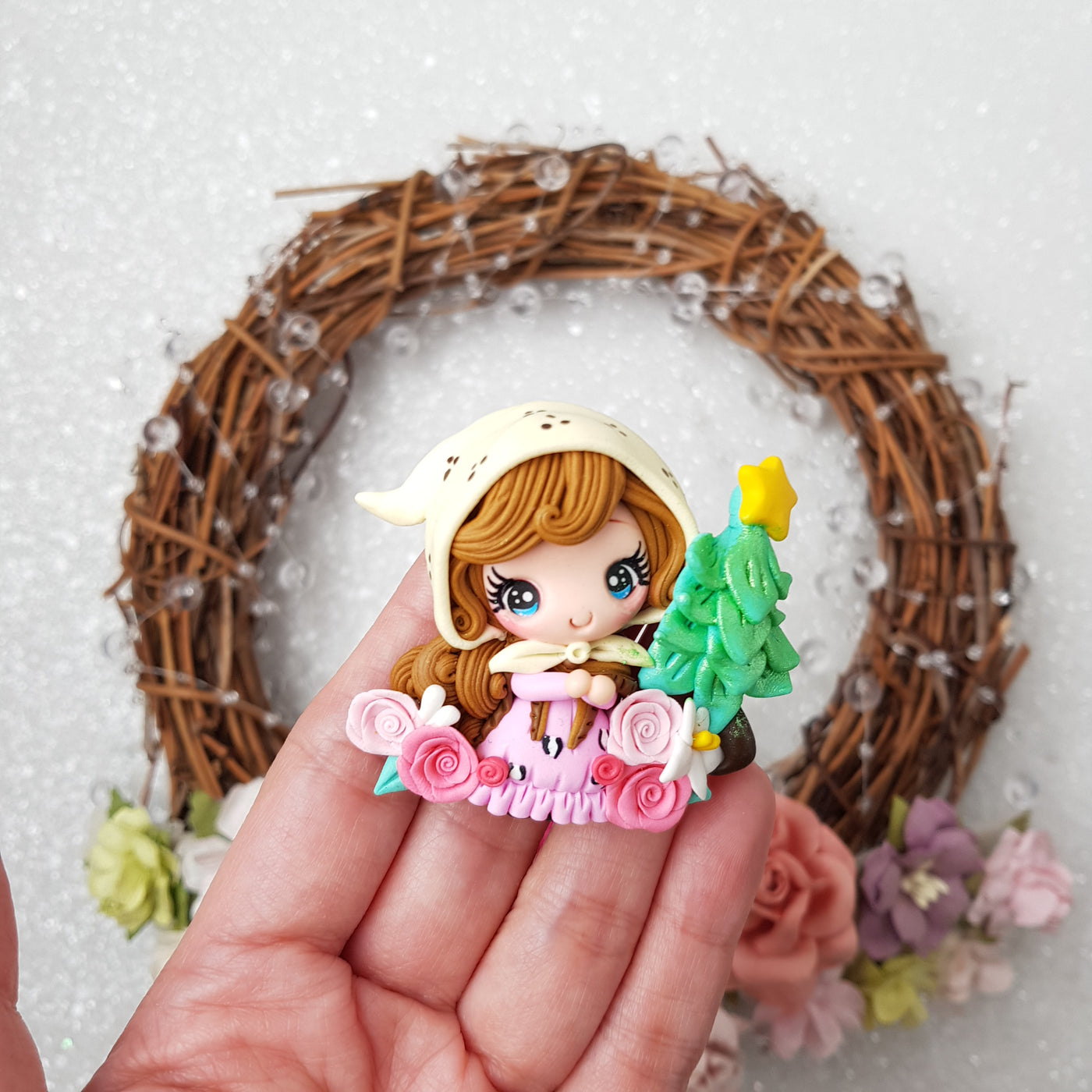 Christmas girl and tree - Embellishment Clay Bow Centre