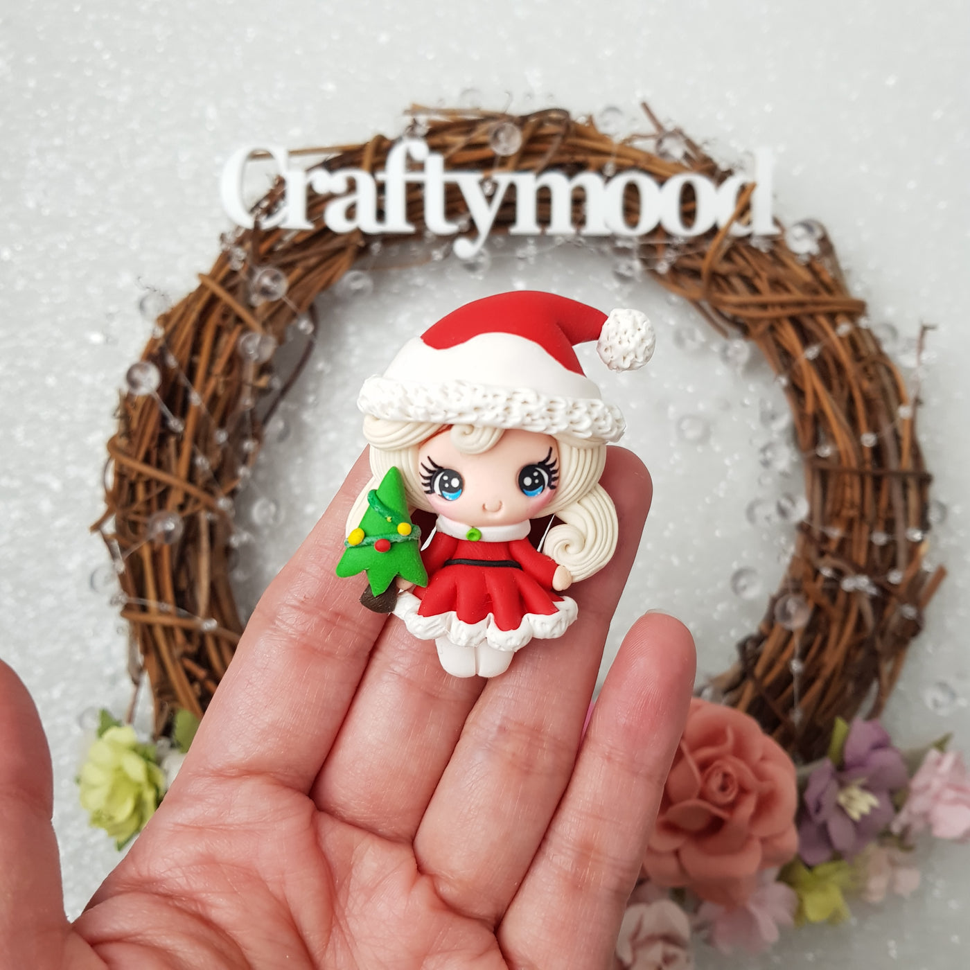 Christmas girl with hat and tree - Embellishment Clay Bow Centre