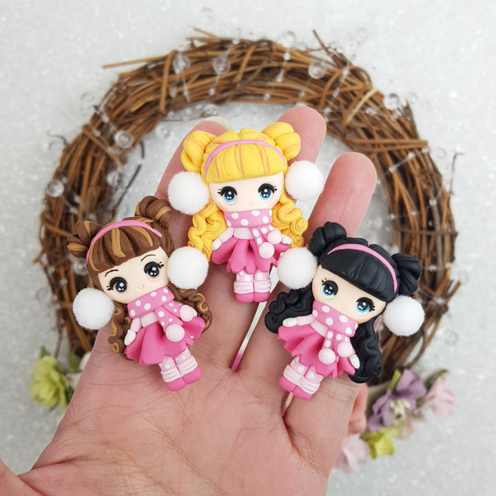 Max 4 per person Winter girl pom pom pink - Embellishment Clay Bow Centre