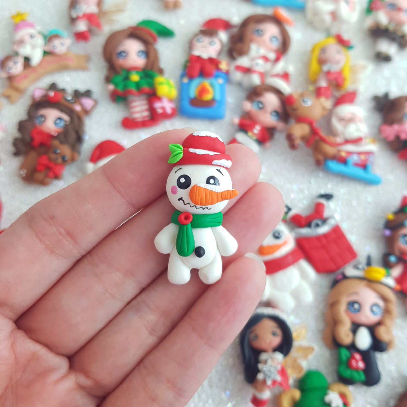 Snowman and red hat - Embellishment Clay Bow Centre