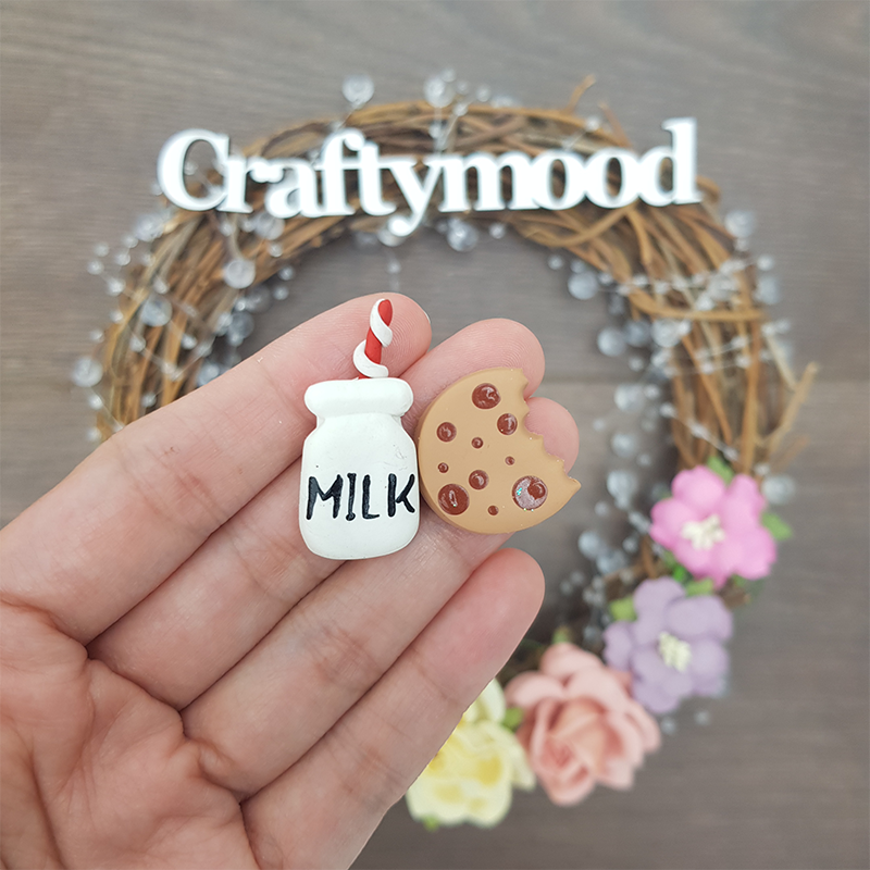 Milk and cookie - set of 2 - Embellishment Clay Bow Centre