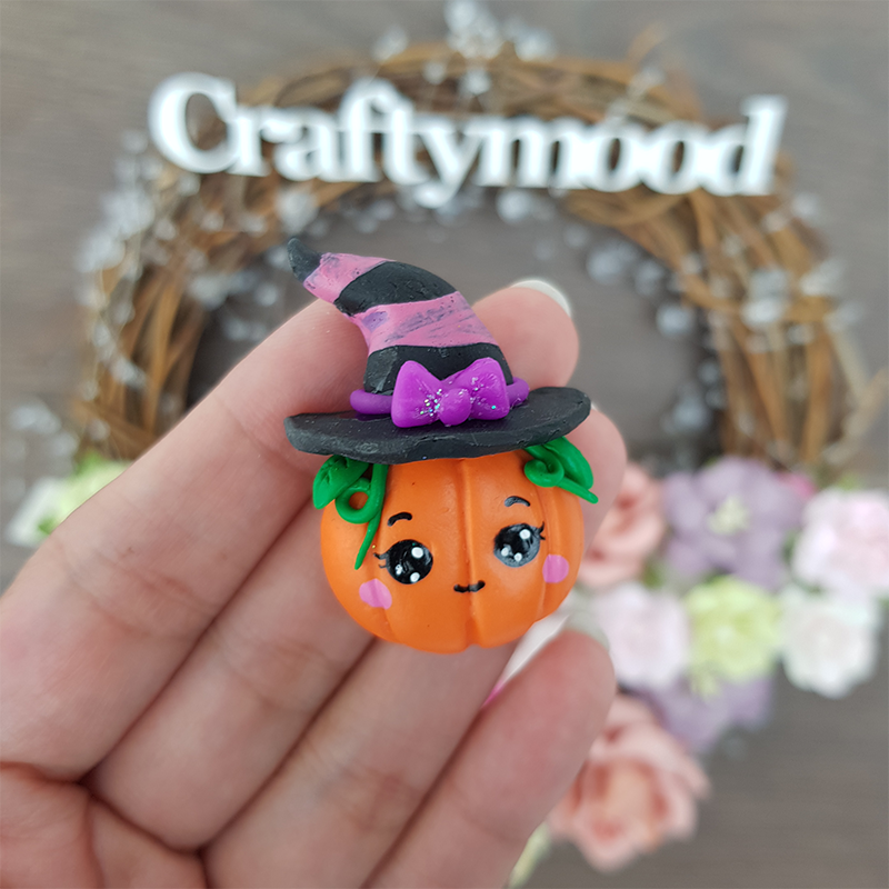 Pumpkin witch - Handmade Flatback Clay Bow Centre