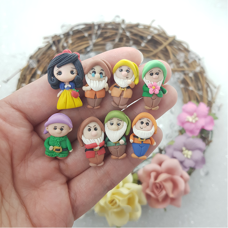 Princess and the dwarves - set of 8 - Embellishment Clay Bow Centre