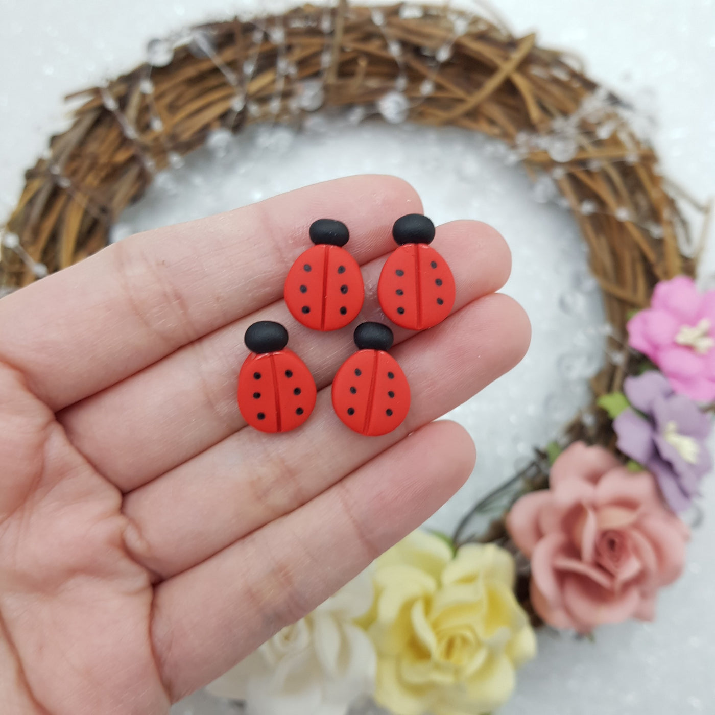 Red ladybug - set of 4 - Embellishment Clay Bow Centre